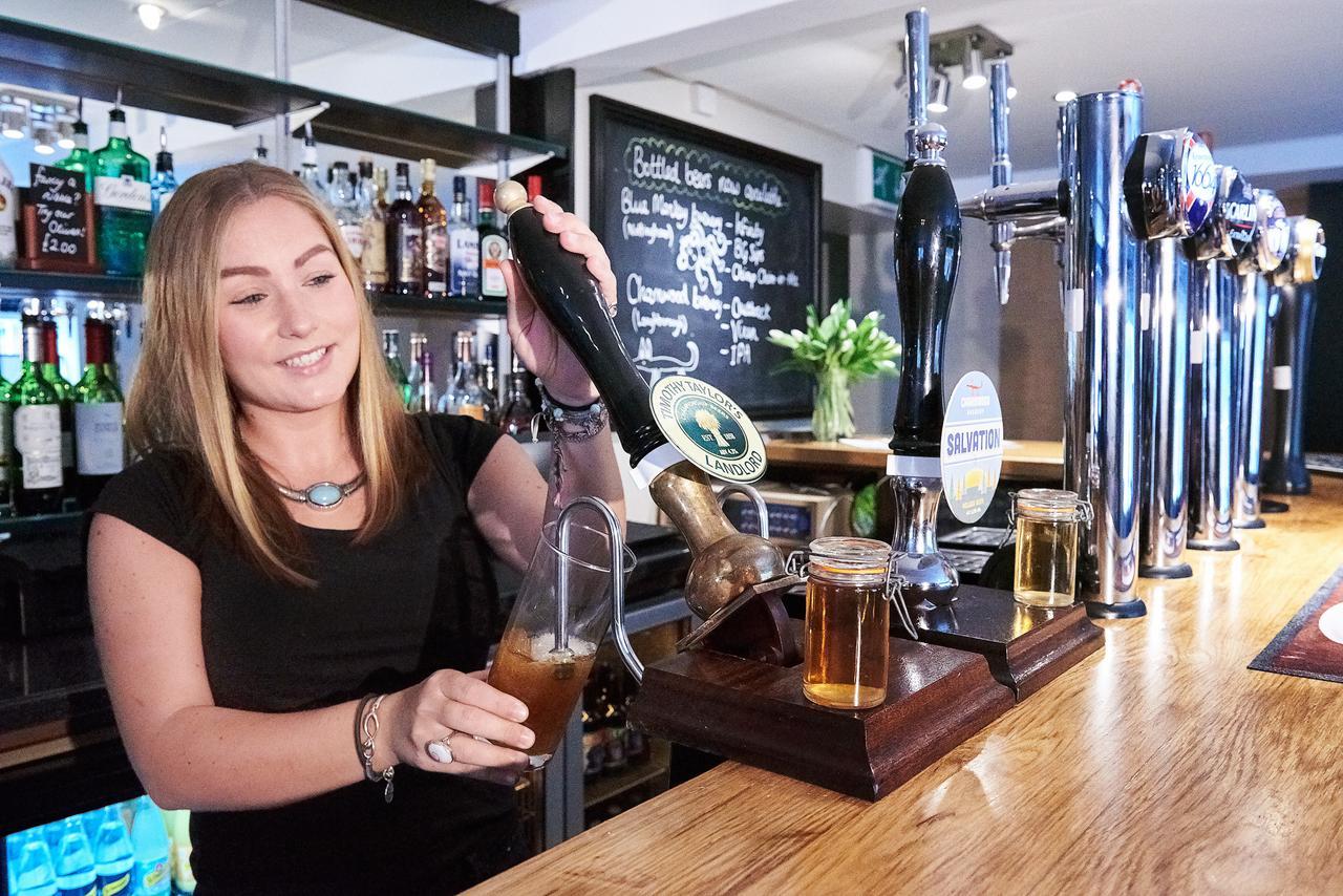 Отель The Queens Head 4*